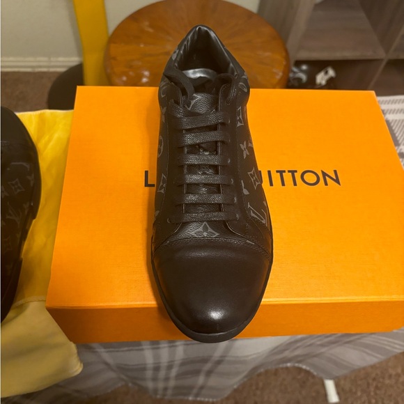 Authentic Louis Vuitton Men’s sneakers - Picture 3 of 9